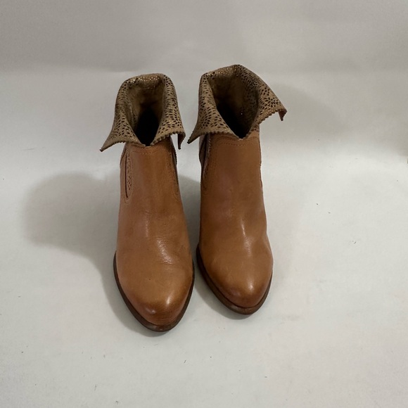 UGG booties size 9.5 - Picture 2 of 15